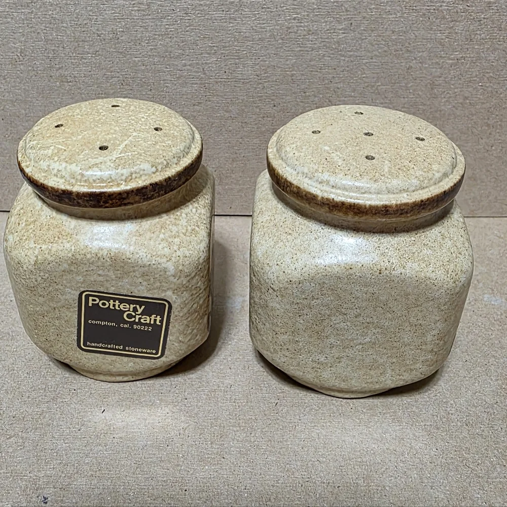 Pottery Craft Stoneware Salt Pepper Shaker Set #153